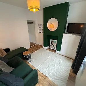  Apartment Small, Compact And Cosy 2 Bed